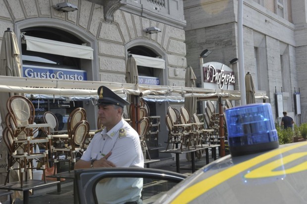 La Dia mette i sigilli a un locale napoletano