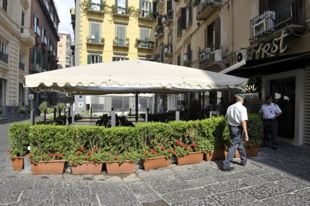 Il sequestro di un altro locale a Napoli