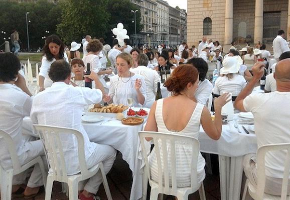Diner en blanc, Milano, arco della pace
