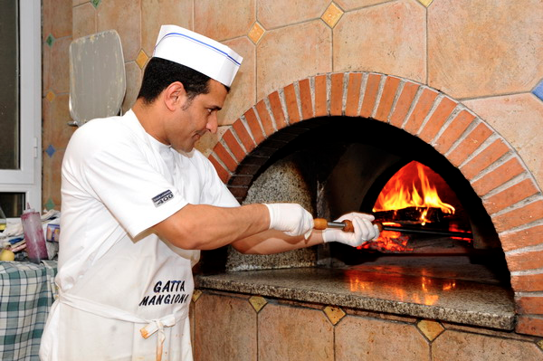 La Gatta Mangiona