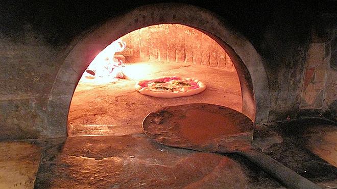 La pizza gourmet della pizzeria La Notizia di Napoli