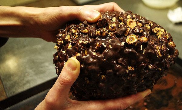 uovo di Pasqua, uovo al cioccolato