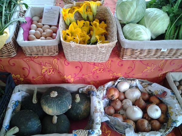 Uova e verdure al mercato contadino Uova, verdure, mercato, contadino