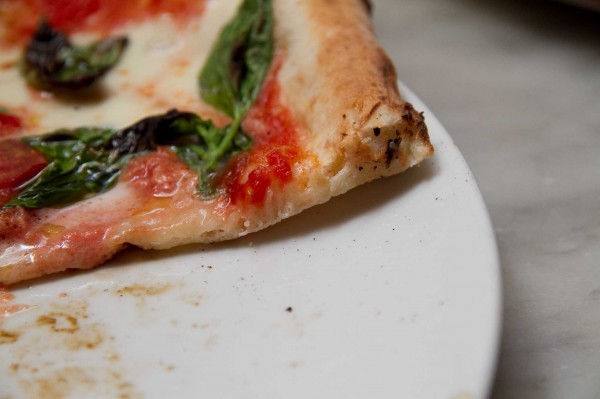 fetta-pizza-margherita-sorbillo