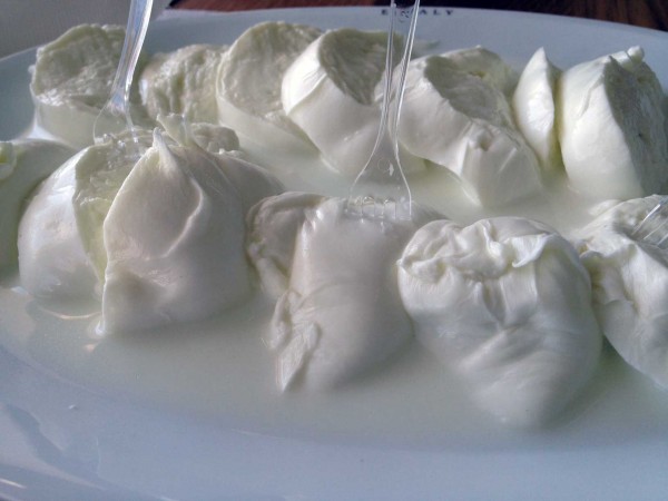 mozzarella-Battaglia-Eataly-Roma-600x450