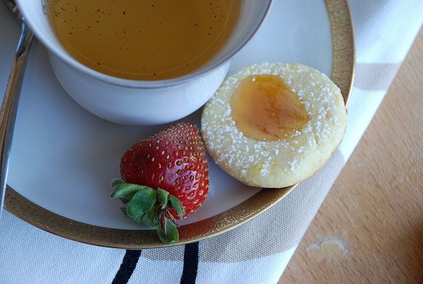 Tè e biscotti di frolla tè, fragola, biscotti frolla