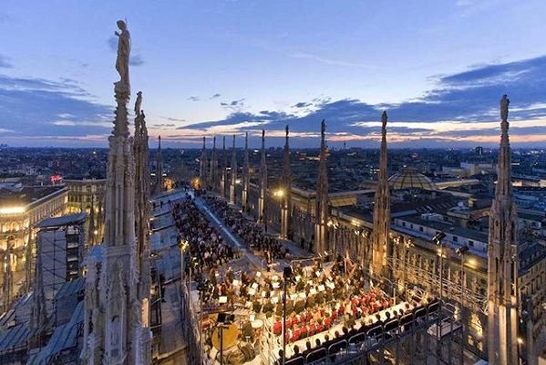 Milano: adesso vogliono aprire un chiringuito sul tetto del Duomo