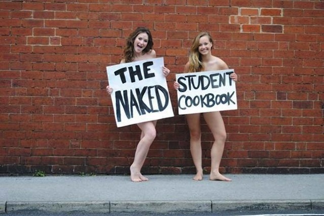 Naked Student Cookbook: se vuoi portare gli studenti in cucina, mettili in mutande