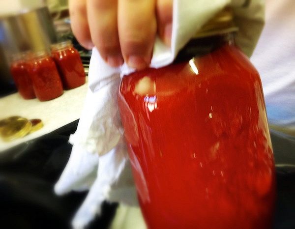 passata di pomodoro, chiusura vasetti