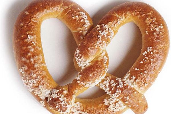 Bretzel alla soda caustica: Princi ne manda 5 all’ospedale