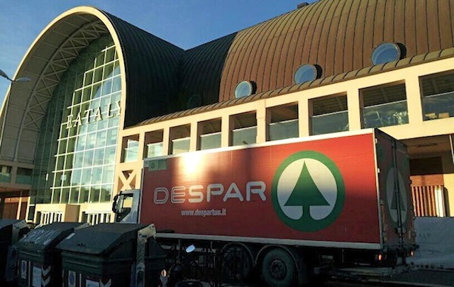 Camion Despar davanti a Eataly
