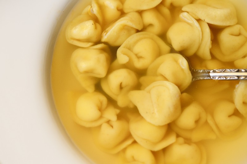 Cappelletti in brodo