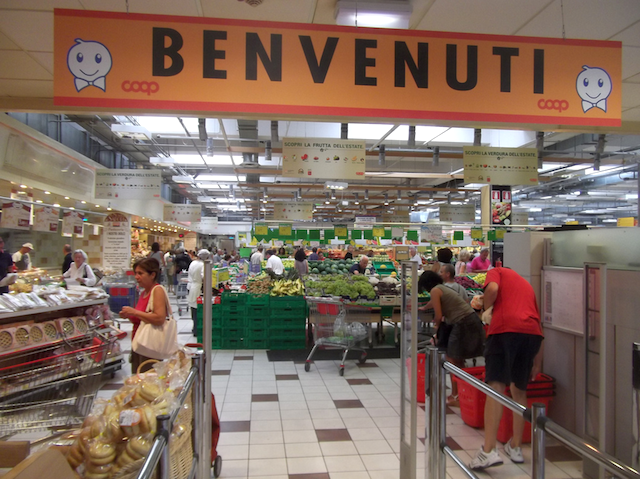 Supermercati: Coop ne chiude 1100 nel weekend