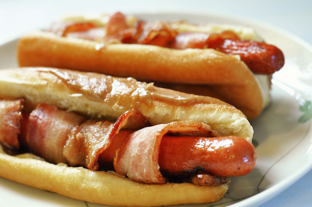 hot dog con bacon