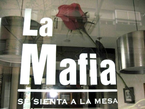 La Mafia si sienta a la mesa