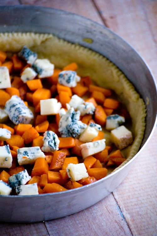 Tagliare il gorgonzola a quadretti