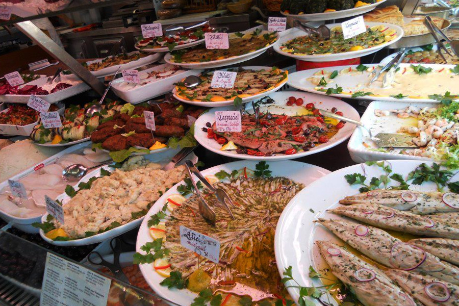 Pranzo di Natale: a Milano vincono gli acquisti in gastronomia