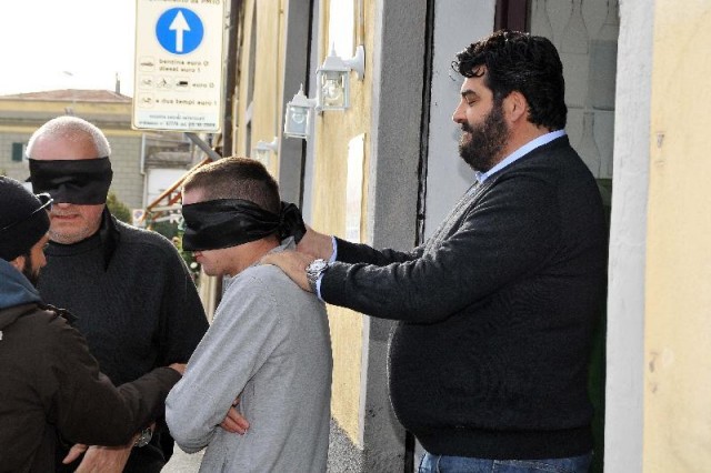 Antonino Cannavacciuolo e il personale del ristorante Il Corallo