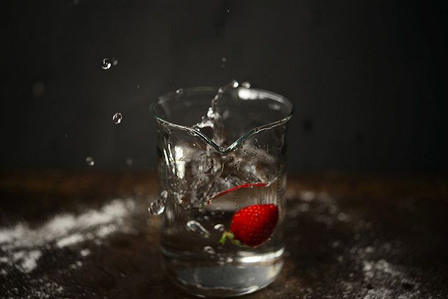 fragola, acqua