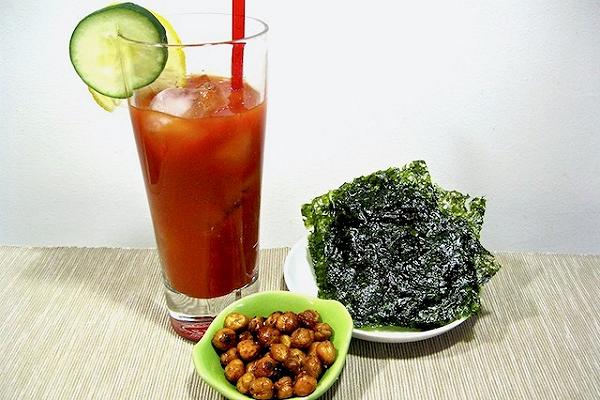 Aperitivo vegan, drink e snack