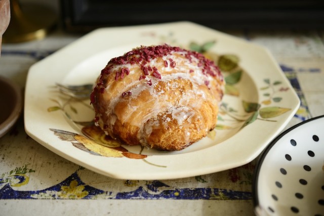 Croissant nel piatto - Pierre Hermé a Parigi