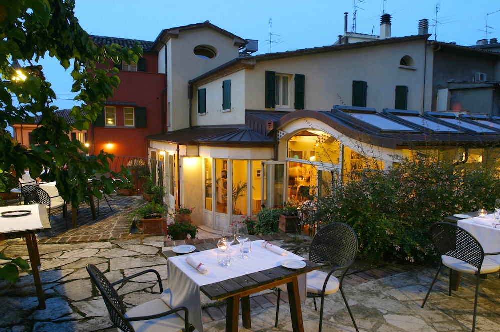 L’aria condizionata fa male: lista sentimentale dei ristoranti all’aperto dove mangerei stasera in Romagna