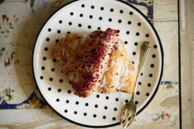 Un croissant di Pierre Hermé a Parigi