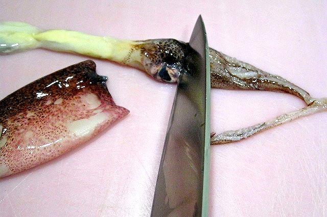 calamari togliere gli occhi