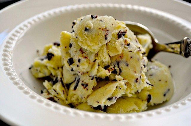 Gelato con aggiunta di pezzetti di cioccolato