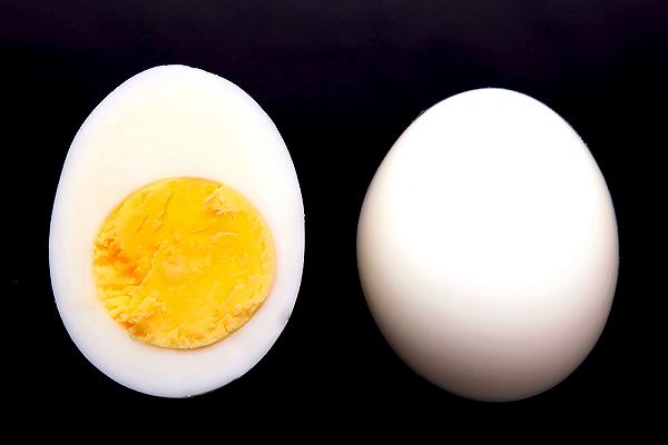 Bugie e verità sulle uova sode perfette: 4 trucchi per farle e sgusciarle facilmente