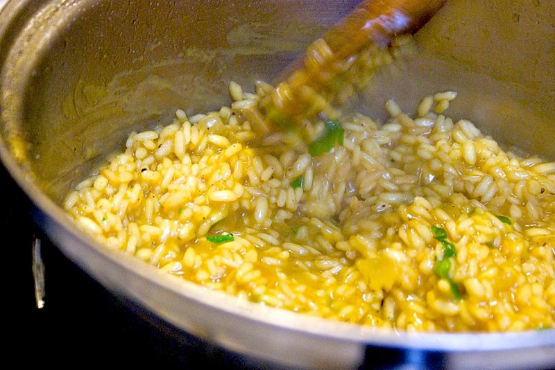 Mantecatura risotto alla milanese