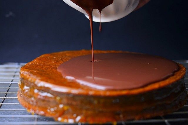 Sacher, copertura di cioccolato