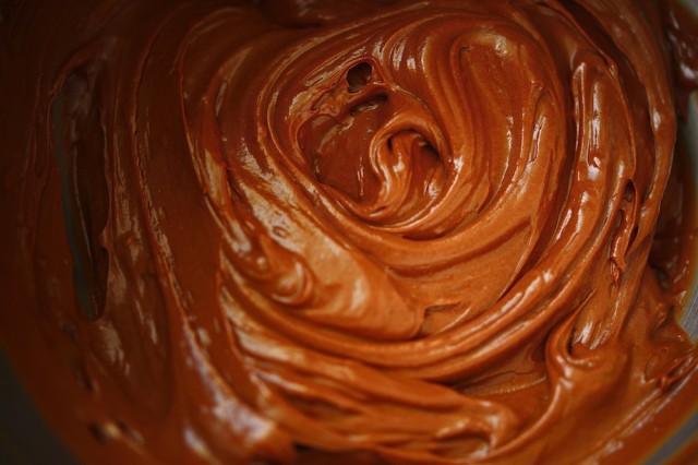 Torta Sacher, cioccolato battuto