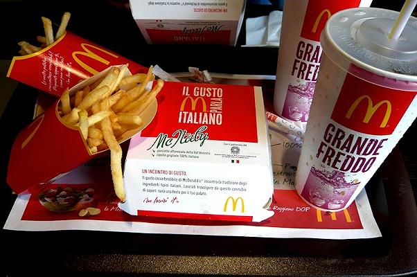Quasi tutti gli incestuosi panini glocal che McDonald’s vende in Europa