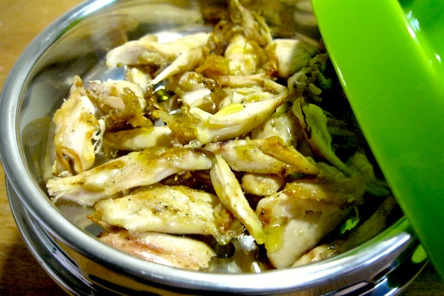 Noodles fatti in casa con pollo condito
