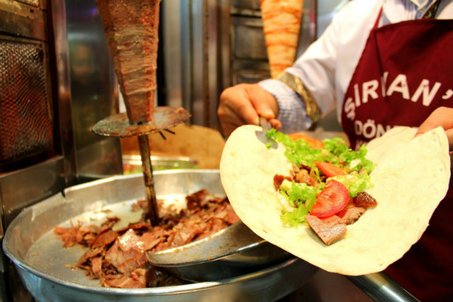 10 comandamenti del kebab: il primo cibo di strada in italia