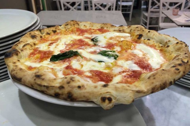 pizza margherita di Sorbillo al Duomo, Milano