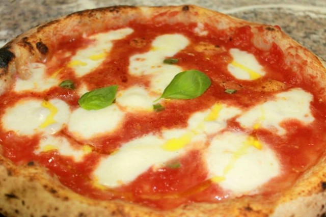 Pizza Margherita, bar del Pozzo, varese