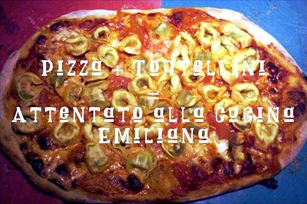 Junk food all’italiana: la pizza con i tortellini. Continuiamo così, facciamoci del male