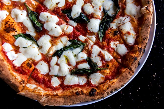 Pizza fatta in casa