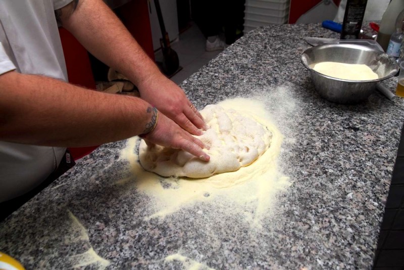 Stendere impasto pizza