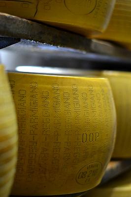 Lavorazione Parmigiano Reggiano
