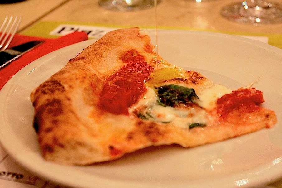 Pizza napoletana: quando va messo l’olio, prima o dopo la cottura?