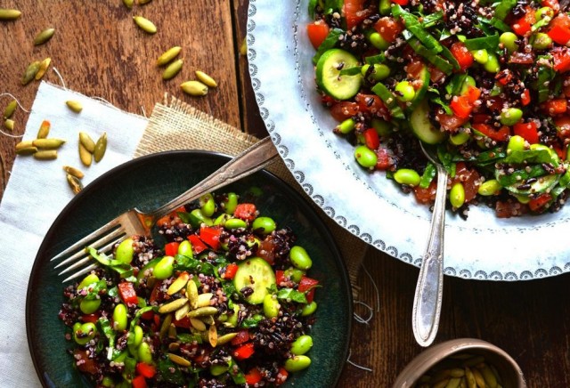 Insalata di quinoa, riso nero e edamame