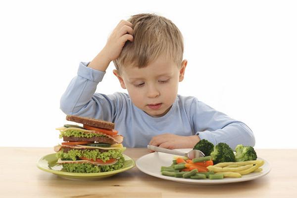 Fast food: i menu per bambini hanno le calorie di un pasto per adulti
