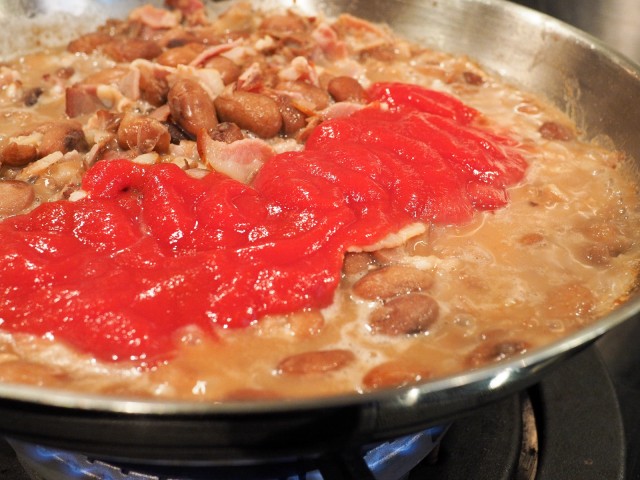 fagioli in padella e salsa di pomodoro