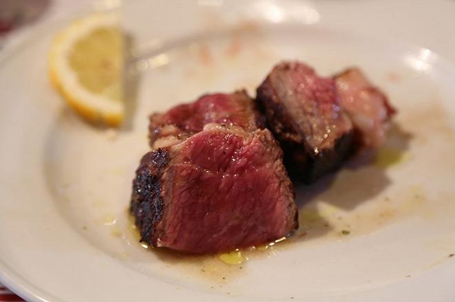 bistecca nel piatto, steak revolution