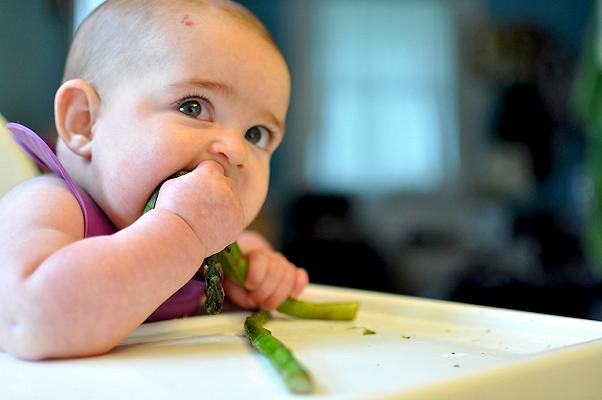 Dieta vegana: ricoverato un bambino di 11 mesi per malnutrizione, genitori indagati