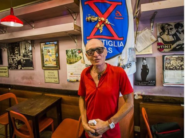 vinicio morzenti con lo stendardo x mas