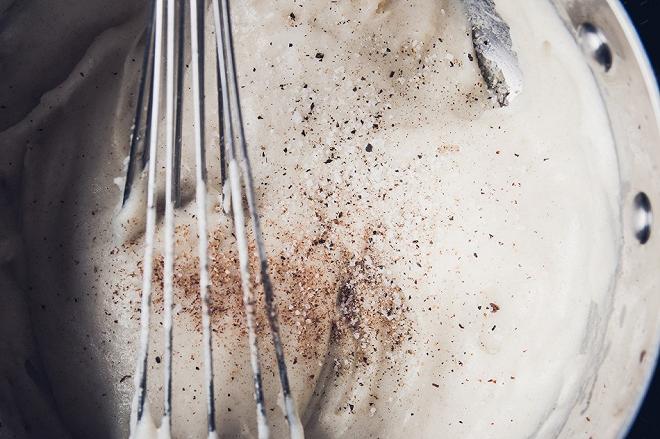 Soufflè alla toma, pepe, noce moscata